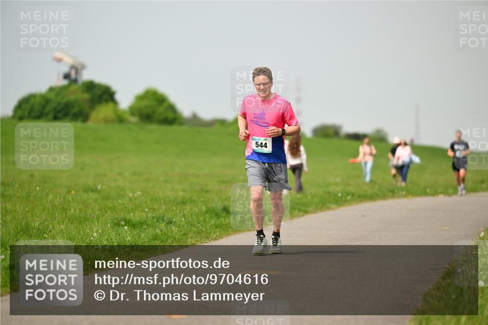 10.05.2026 - 8. Wedeler Halbmarathon Dr. Thomas Lammeyer http://msf.ph/oto/9704616 10.05.2026 11:52:11 Laufen 544 meine-sportfotos.de