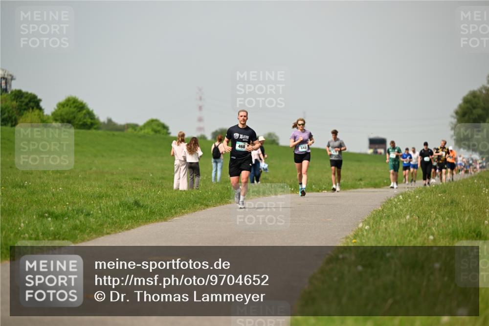 10.05.2026 - 8. Wedeler Halbmarathon Dr. Thomas Lammeyer http://msf.ph/oto/9704652 10.05.2026 11:52:24 Laufen 468, 6431 meine-sportfotos.de