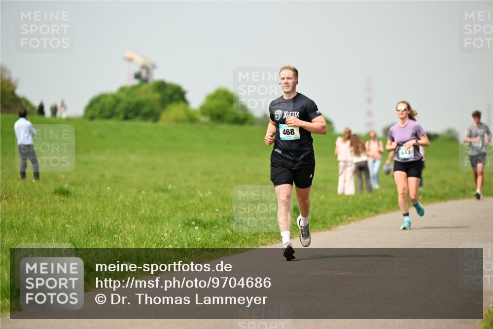 10.05.2026 - 8. Wedeler Halbmarathon Dr. Thomas Lammeyer http://msf.ph/oto/9704686 10.05.2026 11:52:30 Laufen 468 meine-sportfotos.de
