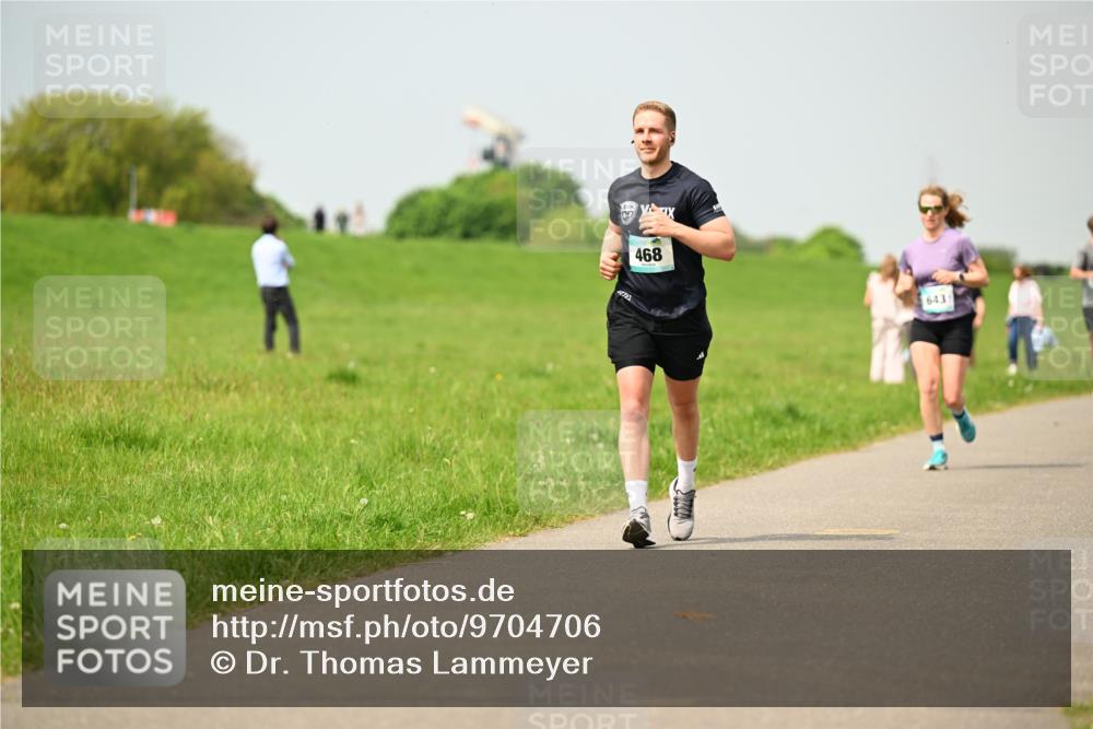 10.05.2026 - 8. Wedeler Halbmarathon Dr. Thomas Lammeyer http://msf.ph/oto/9704706 10.05.2026 11:52:31 Laufen 468, 6435 meine-sportfotos.de