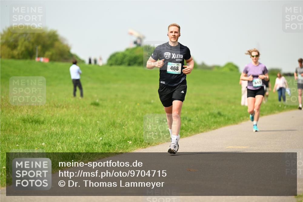 10.05.2026 - 8. Wedeler Halbmarathon Dr. Thomas Lammeyer http://msf.ph/oto/9704715 10.05.2026 11:52:32 Laufen 468, 641 meine-sportfotos.de