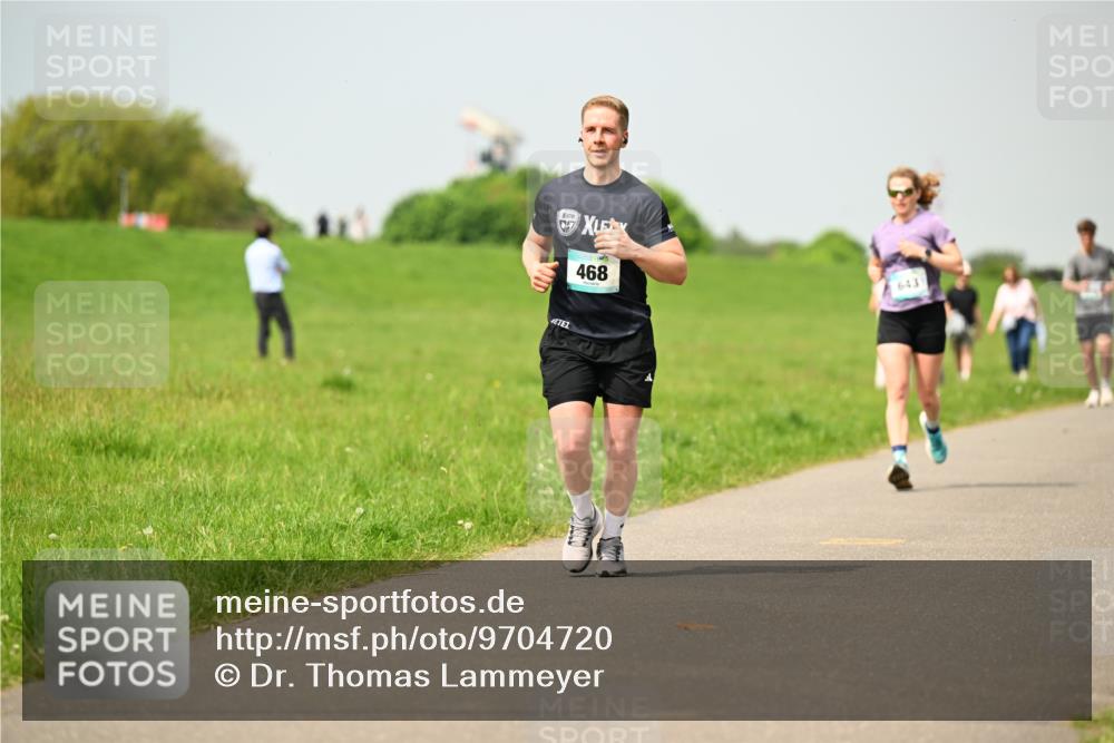 10.05.2026 - 8. Wedeler Halbmarathon Dr. Thomas Lammeyer http://msf.ph/oto/9704720 10.05.2026 11:52:32 Laufen 057, 468, 643 meine-sportfotos.de