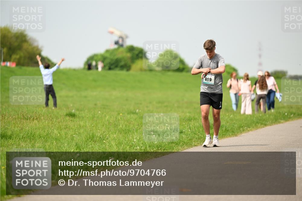 10.05.2026 - 8. Wedeler Halbmarathon Dr. Thomas Lammeyer http://msf.ph/oto/9704766 10.05.2026 11:52:41 Laufen 819 meine-sportfotos.de