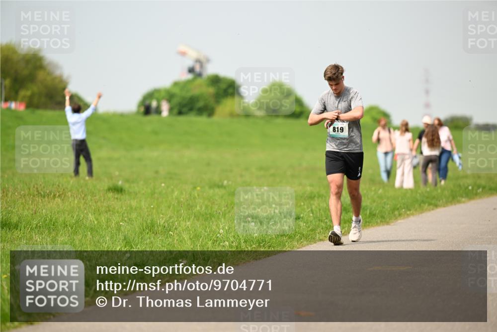 10.05.2026 - 8. Wedeler Halbmarathon Dr. Thomas Lammeyer http://msf.ph/oto/9704771 10.05.2026 11:52:41 Laufen 819 meine-sportfotos.de