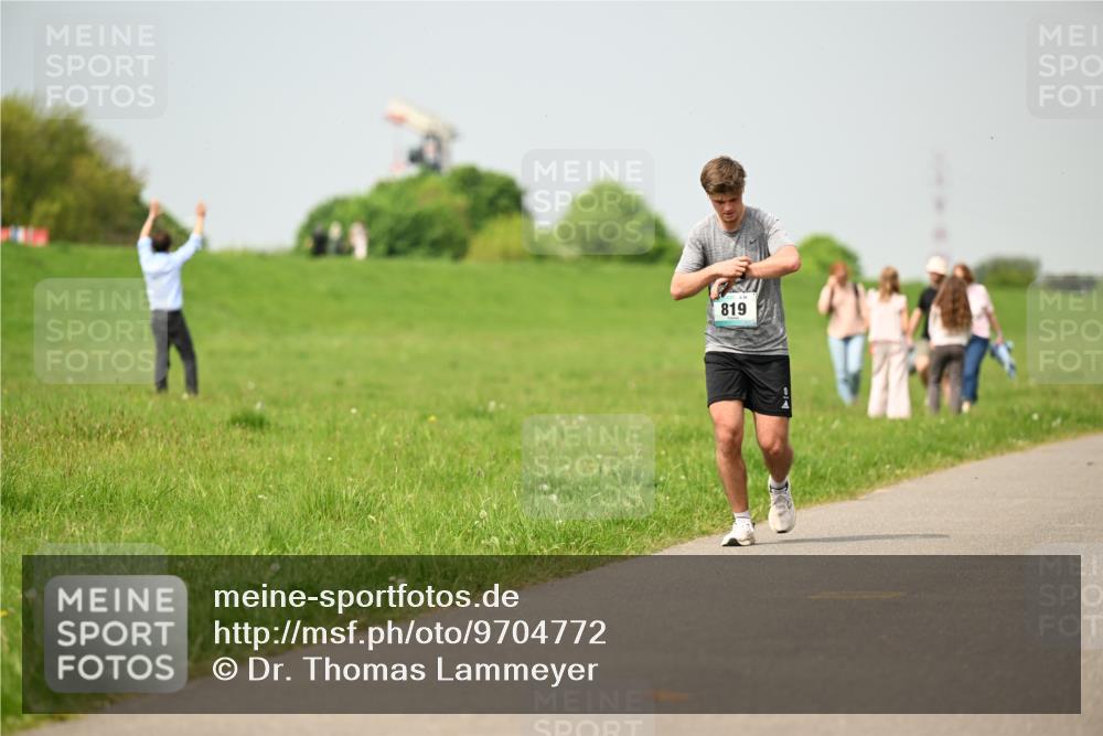 10.05.2026 - 8. Wedeler Halbmarathon Dr. Thomas Lammeyer http://msf.ph/oto/9704772 10.05.2026 11:52:41 Laufen 819 meine-sportfotos.de