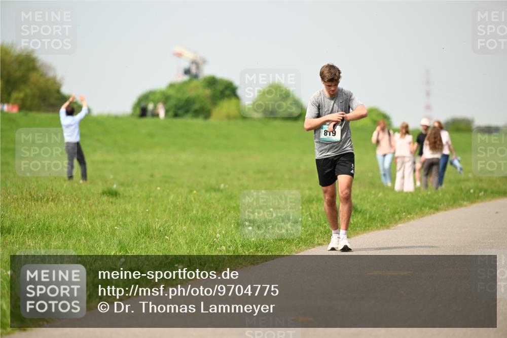 10.05.2026 - 8. Wedeler Halbmarathon Dr. Thomas Lammeyer http://msf.ph/oto/9704775 10.05.2026 11:52:41 Laufen 819 meine-sportfotos.de
