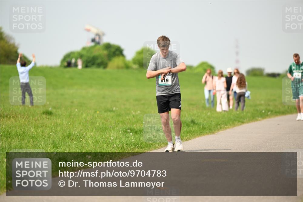 10.05.2026 - 8. Wedeler Halbmarathon Dr. Thomas Lammeyer http://msf.ph/oto/9704783 10.05.2026 11:52:42 Laufen 819, 410 meine-sportfotos.de