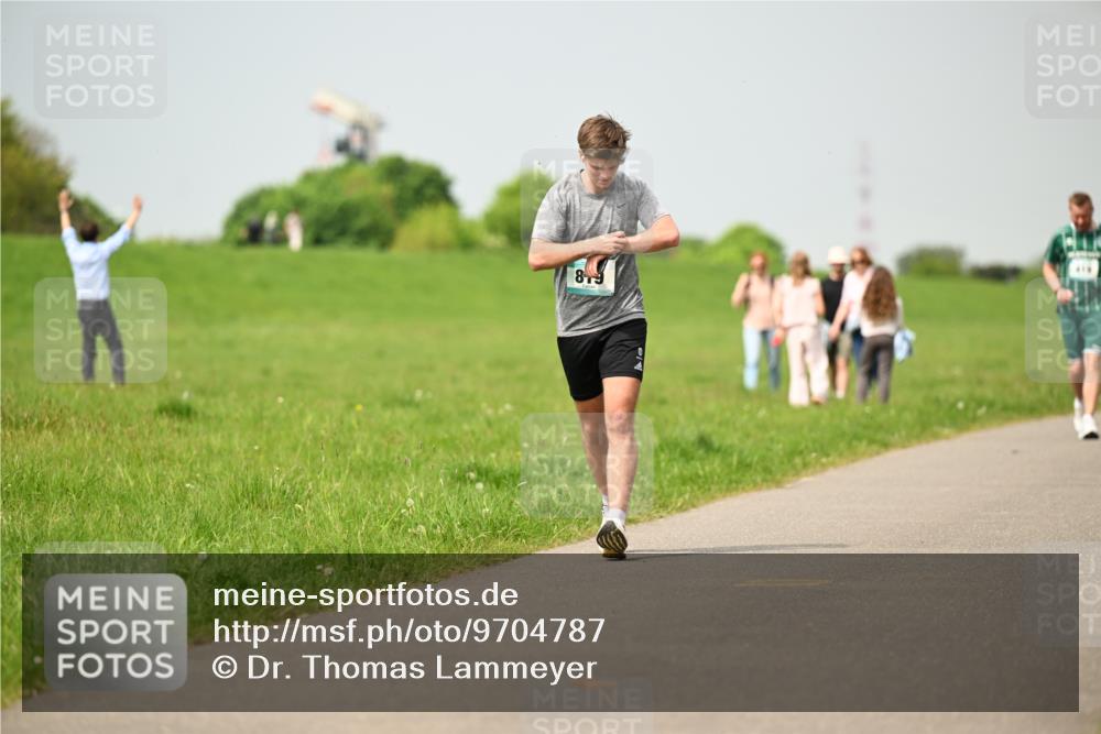 10.05.2026 - 8. Wedeler Halbmarathon Dr. Thomas Lammeyer http://msf.ph/oto/9704787 10.05.2026 11:52:42 Laufen 819 meine-sportfotos.de