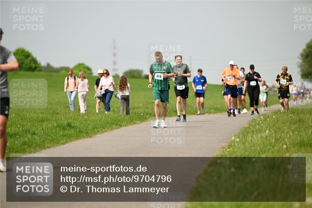 10.05.2026 - 8. Wedeler Halbmarathon Dr. Thomas Lammeyer http://msf.ph/oto/9704796 10.05.2026 11:52:44 Laufen 419, 269, 1002 meine-sportfotos.de