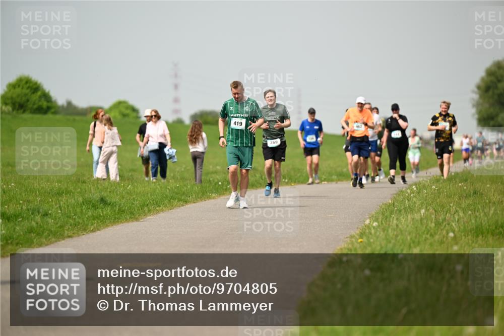 10.05.2026 - 8. Wedeler Halbmarathon Dr. Thomas Lammeyer http://msf.ph/oto/9704805 10.05.2026 11:52:44 Laufen 419, 269 meine-sportfotos.de