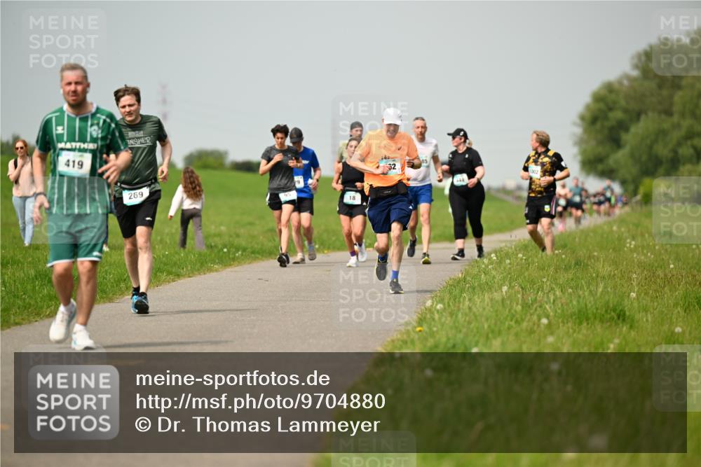 10.05.2026 - 8. Wedeler Halbmarathon Dr. Thomas Lammeyer http://msf.ph/oto/9704880 10.05.2026 11:52:50 Laufen 419, 269, 1002 meine-sportfotos.de