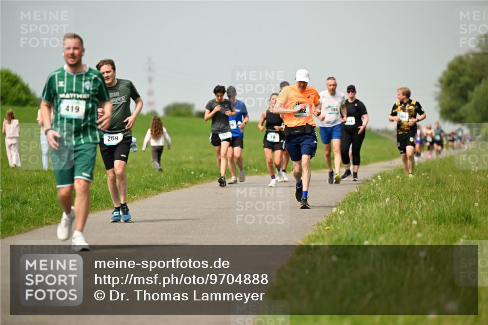 10.05.2026 - 8. Wedeler Halbmarathon Dr. Thomas Lammeyer http://msf.ph/oto/9704888 10.05.2026 11:52:51 Laufen 419, 269, 185, 1002 meine-sportfotos.de