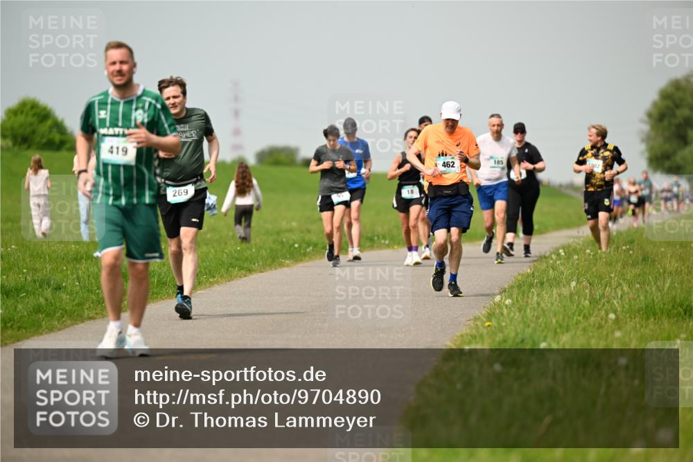 10.05.2026 - 8. Wedeler Halbmarathon Dr. Thomas Lammeyer http://msf.ph/oto/9704890 10.05.2026 11:52:51 Laufen 419, 269, 462, 185, 902 meine-sportfotos.de