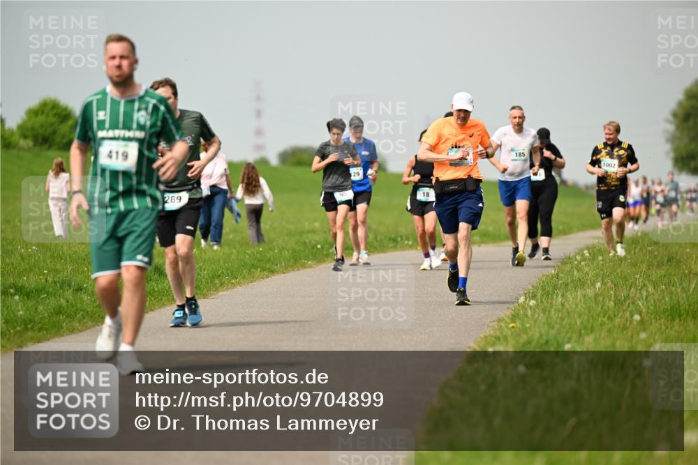 10.05.2026 - 8. Wedeler Halbmarathon Dr. Thomas Lammeyer http://msf.ph/oto/9704899 10.05.2026 11:52:52 Laufen 419, 269, 129, 185, 1002 meine-sportfotos.de