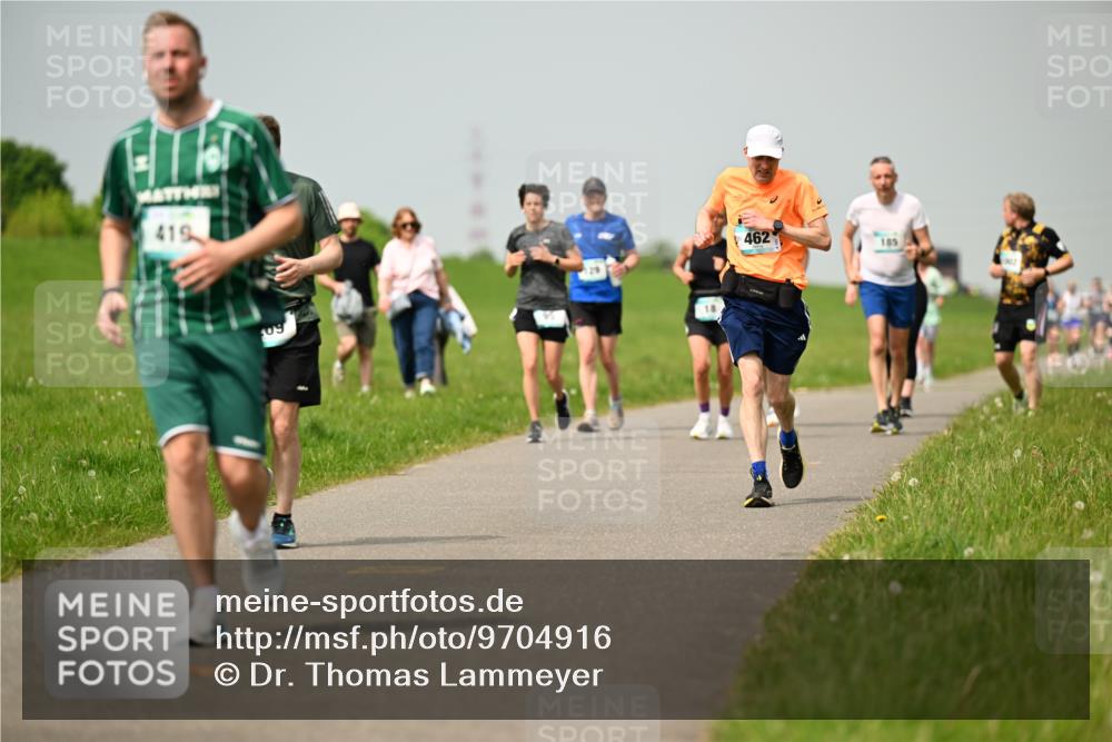10.05.2026 - 8. Wedeler Halbmarathon Dr. Thomas Lammeyer http://msf.ph/oto/9704916 10.05.2026 11:52:53 Laufen 419, 462 meine-sportfotos.de