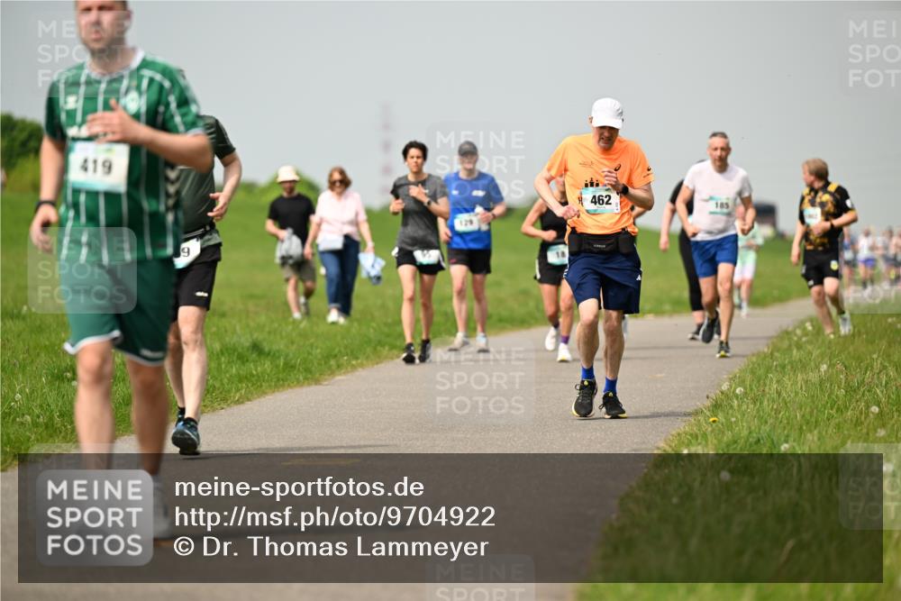 10.05.2026 - 8. Wedeler Halbmarathon Dr. Thomas Lammeyer http://msf.ph/oto/9704922 10.05.2026 11:52:53 Laufen 419, 462 meine-sportfotos.de