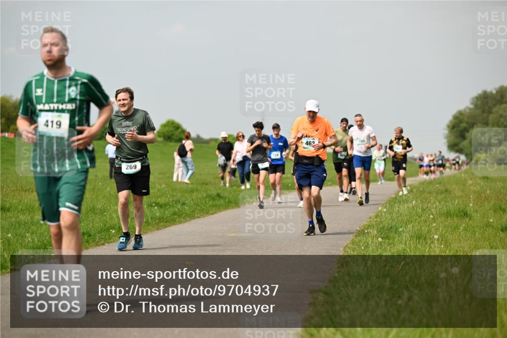10.05.2026 - 8. Wedeler Halbmarathon Dr. Thomas Lammeyer http://msf.ph/oto/9704937 10.05.2026 11:52:55 Laufen 419, 462, 129, 269, 185 meine-sportfotos.de
