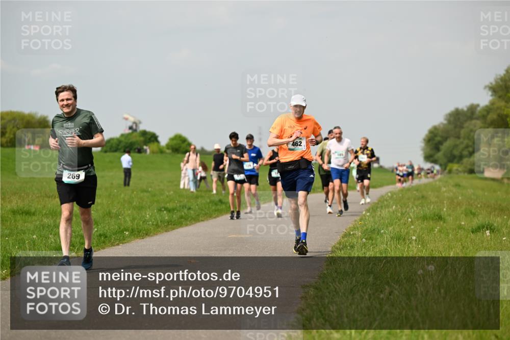 10.05.2026 - 8. Wedeler Halbmarathon Dr. Thomas Lammeyer http://msf.ph/oto/9704951 10.05.2026 11:52:57 Laufen 269, 462 meine-sportfotos.de