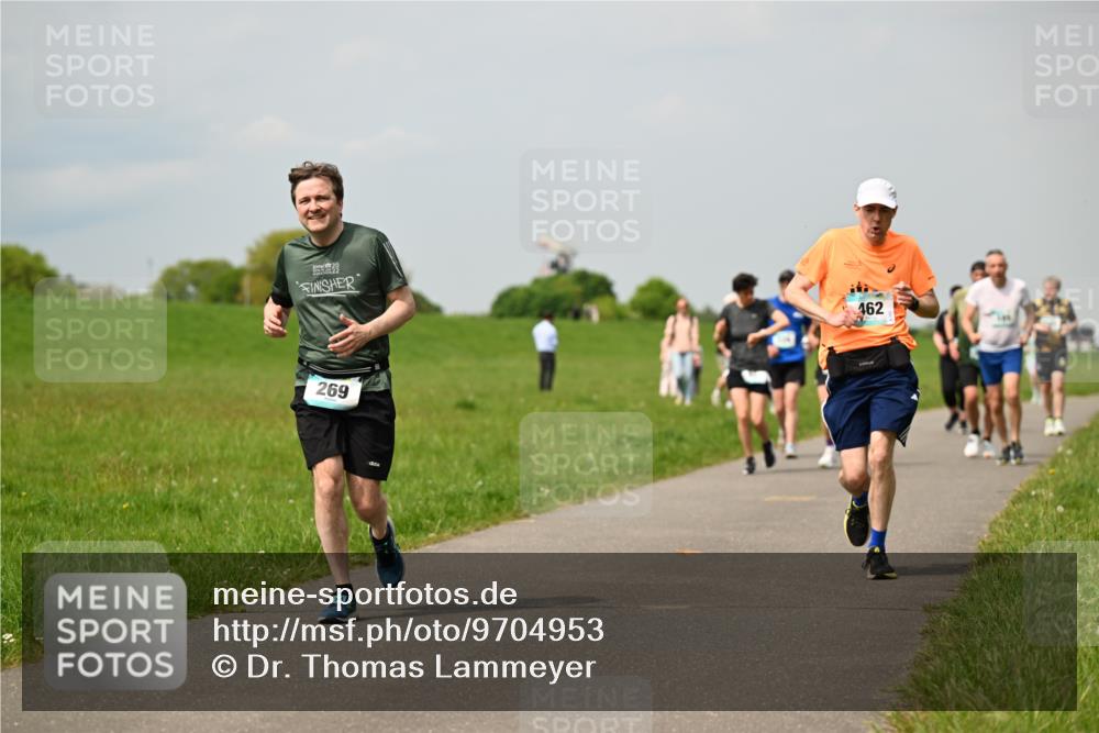 10.05.2026 - 8. Wedeler Halbmarathon Dr. Thomas Lammeyer http://msf.ph/oto/9704953 10.05.2026 11:52:58 Laufen 462, 269 meine-sportfotos.de