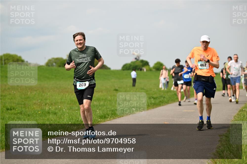 10.05.2026 - 8. Wedeler Halbmarathon Dr. Thomas Lammeyer http://msf.ph/oto/9704958 10.05.2026 11:52:58 Laufen 269, 462 meine-sportfotos.de