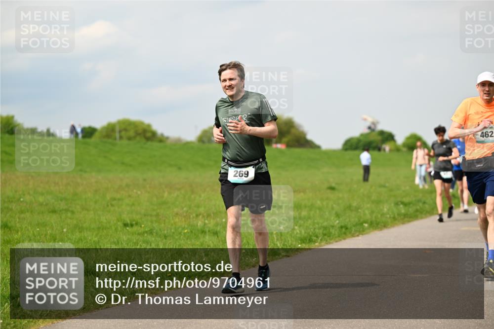 10.05.2026 - 8. Wedeler Halbmarathon Dr. Thomas Lammeyer http://msf.ph/oto/9704961 10.05.2026 11:52:58 Laufen 269, 462 meine-sportfotos.de