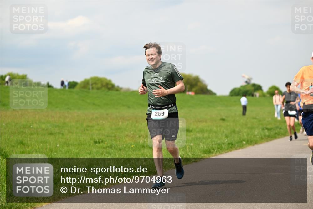 10.05.2026 - 8. Wedeler Halbmarathon Dr. Thomas Lammeyer http://msf.ph/oto/9704963 10.05.2026 11:52:58 Laufen 269 meine-sportfotos.de