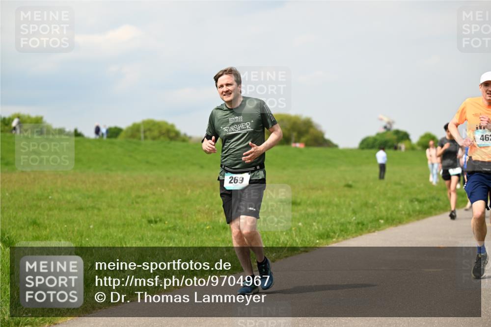 10.05.2026 - 8. Wedeler Halbmarathon Dr. Thomas Lammeyer http://msf.ph/oto/9704967 10.05.2026 11:52:58 Laufen 269, 462 meine-sportfotos.de