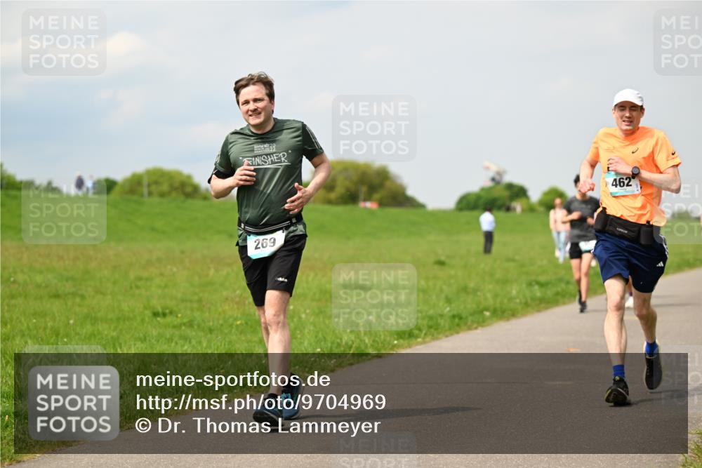 10.05.2026 - 8. Wedeler Halbmarathon Dr. Thomas Lammeyer http://msf.ph/oto/9704969 10.05.2026 11:52:59 Laufen 269, 462 meine-sportfotos.de