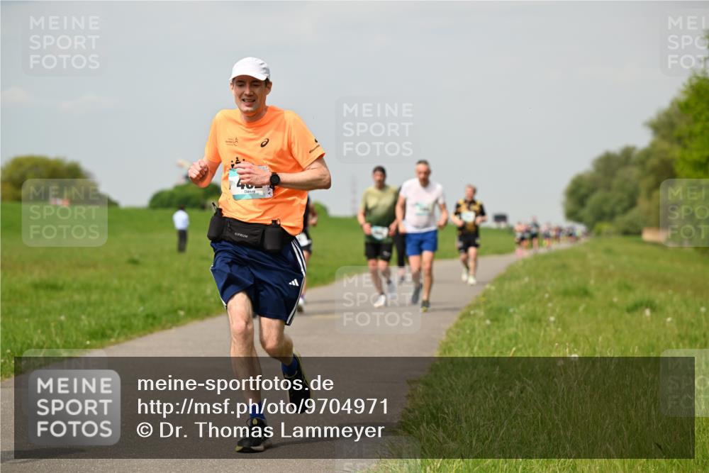 10.05.2026 - 8. Wedeler Halbmarathon Dr. Thomas Lammeyer http://msf.ph/oto/9704971 10.05.2026 11:52:59 Laufen  meine-sportfotos.de