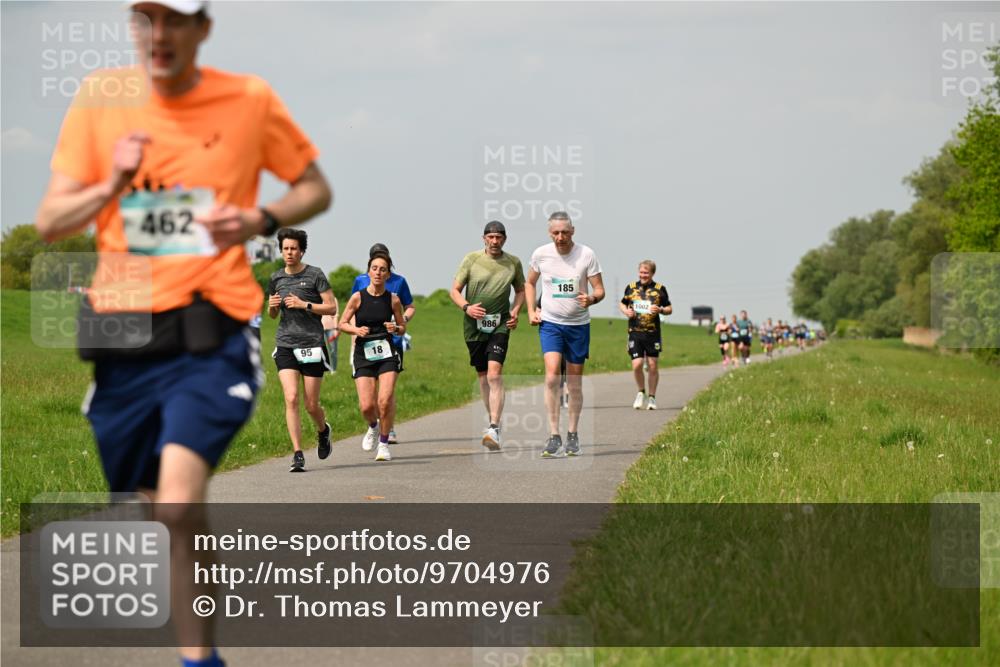 10.05.2026 - 8. Wedeler Halbmarathon Dr. Thomas Lammeyer http://msf.ph/oto/9704976 10.05.2026 11:53:00 Laufen 462, 986, 185, 1002 meine-sportfotos.de