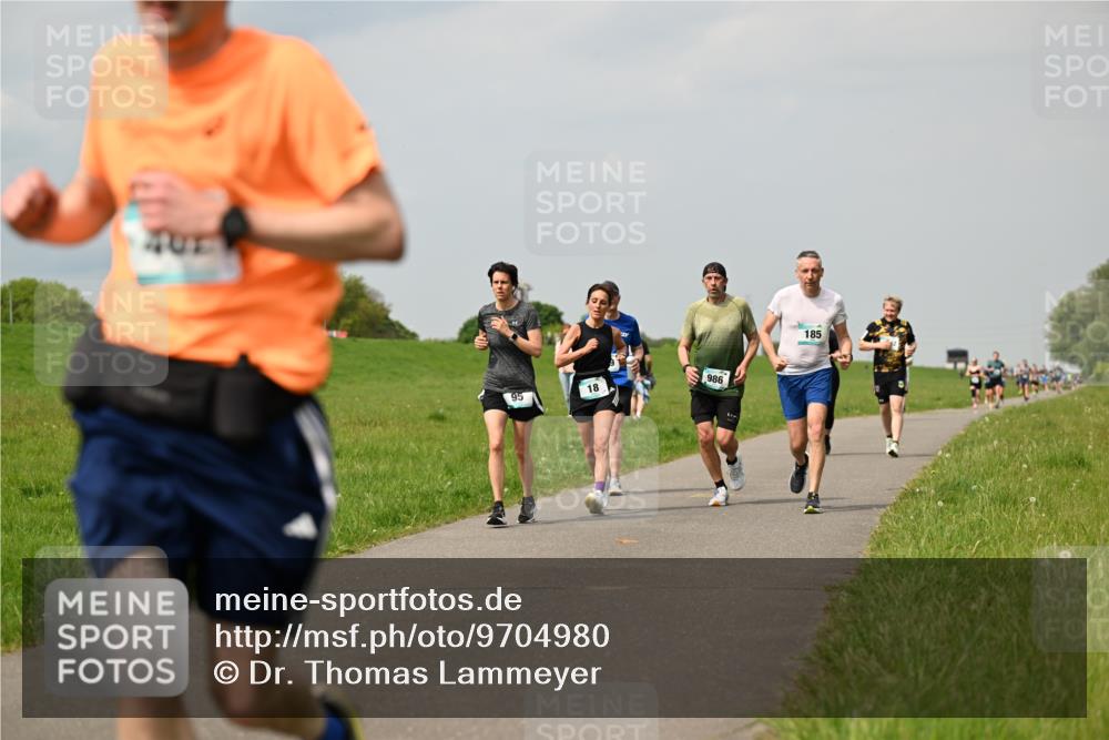 10.05.2026 - 8. Wedeler Halbmarathon Dr. Thomas Lammeyer http://msf.ph/oto/9704980 10.05.2026 11:53:01 Laufen 401, 986, 185 meine-sportfotos.de