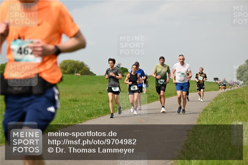 10.05.2026 - 8. Wedeler Halbmarathon Dr. Thomas Lammeyer http://msf.ph/oto/9704982 10.05.2026 11:53:01 Laufen 462, 986, 185, 1002 meine-sportfotos.de