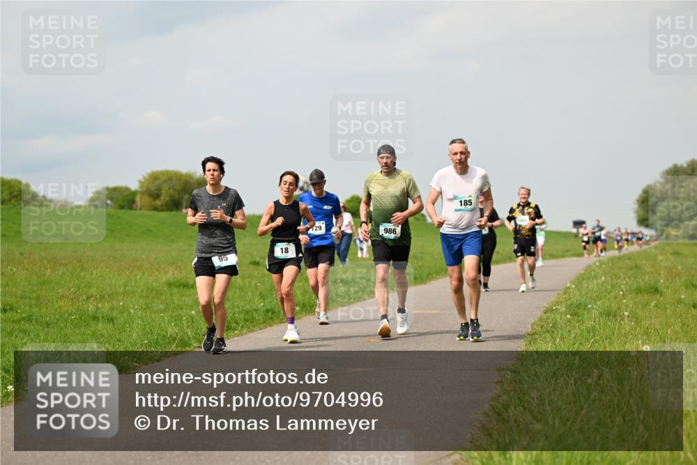 10.05.2026 - 8. Wedeler Halbmarathon Dr. Thomas Lammeyer http://msf.ph/oto/9704996 10.05.2026 11:53:02 Laufen 129, 986, 185 meine-sportfotos.de