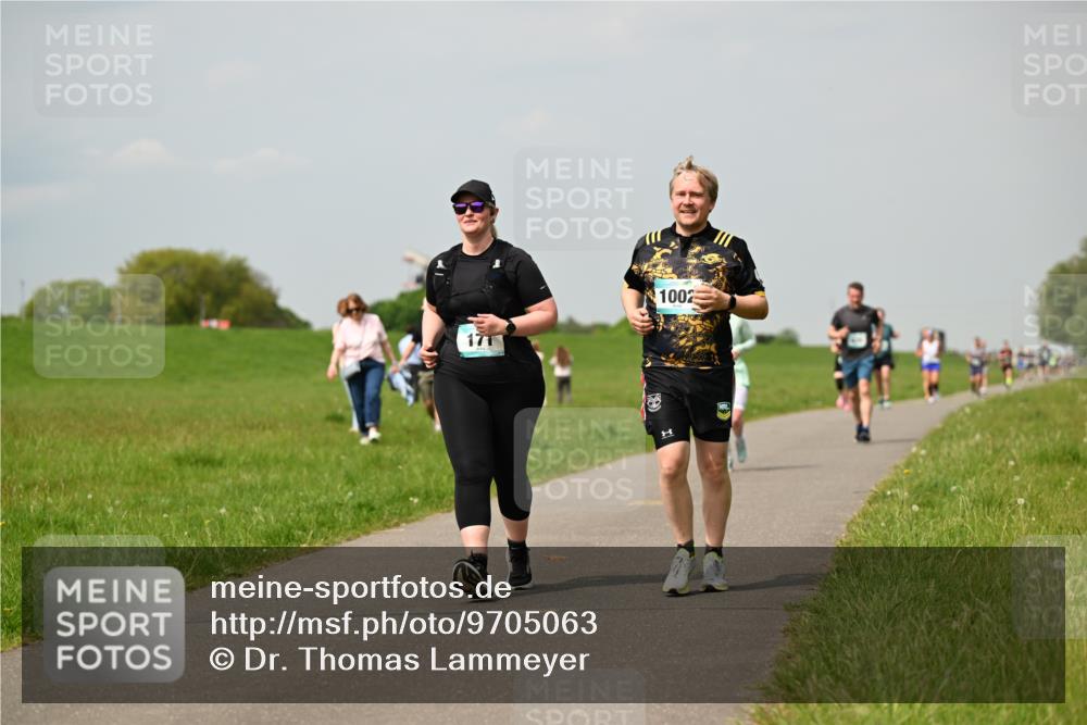 10.05.2026 - 8. Wedeler Halbmarathon Dr. Thomas Lammeyer http://msf.ph/oto/9705063 10.05.2026 11:53:10 Laufen 171, 1002 meine-sportfotos.de