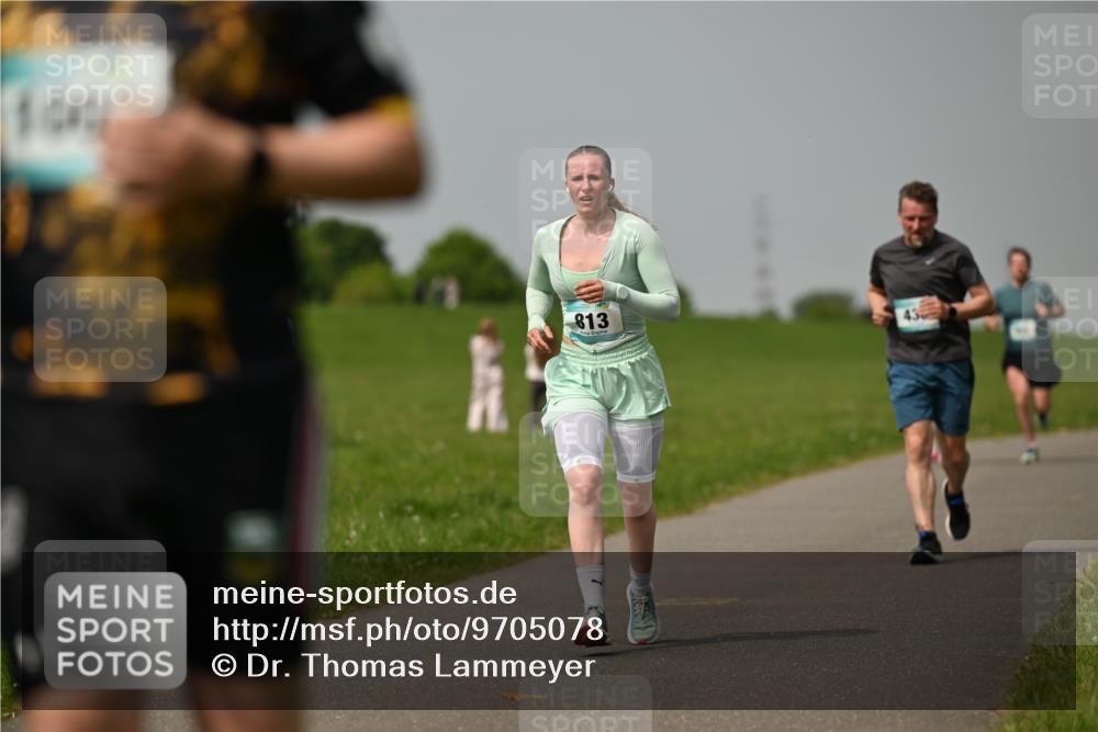 10.05.2026 - 8. Wedeler Halbmarathon Dr. Thomas Lammeyer http://msf.ph/oto/9705078 10.05.2026 11:53:13 Laufen 813 meine-sportfotos.de