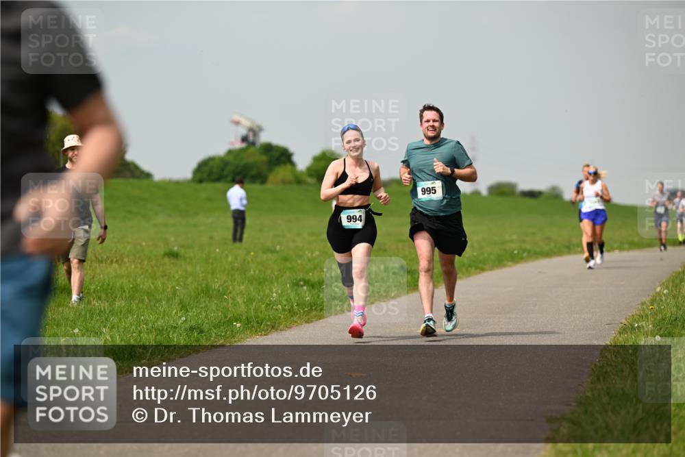 10.05.2026 - 8. Wedeler Halbmarathon Dr. Thomas Lammeyer http://msf.ph/oto/9705126 10.05.2026 11:53:20 Laufen 994, 995 meine-sportfotos.de