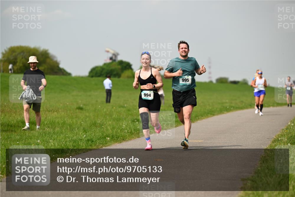 10.05.2026 - 8. Wedeler Halbmarathon Dr. Thomas Lammeyer http://msf.ph/oto/9705133 10.05.2026 11:53:20 Laufen 994, 995 meine-sportfotos.de