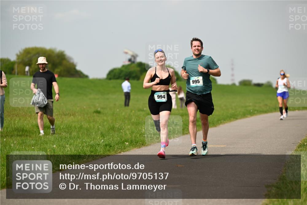 10.05.2026 - 8. Wedeler Halbmarathon Dr. Thomas Lammeyer http://msf.ph/oto/9705137 10.05.2026 11:53:20 Laufen 994, 995 meine-sportfotos.de