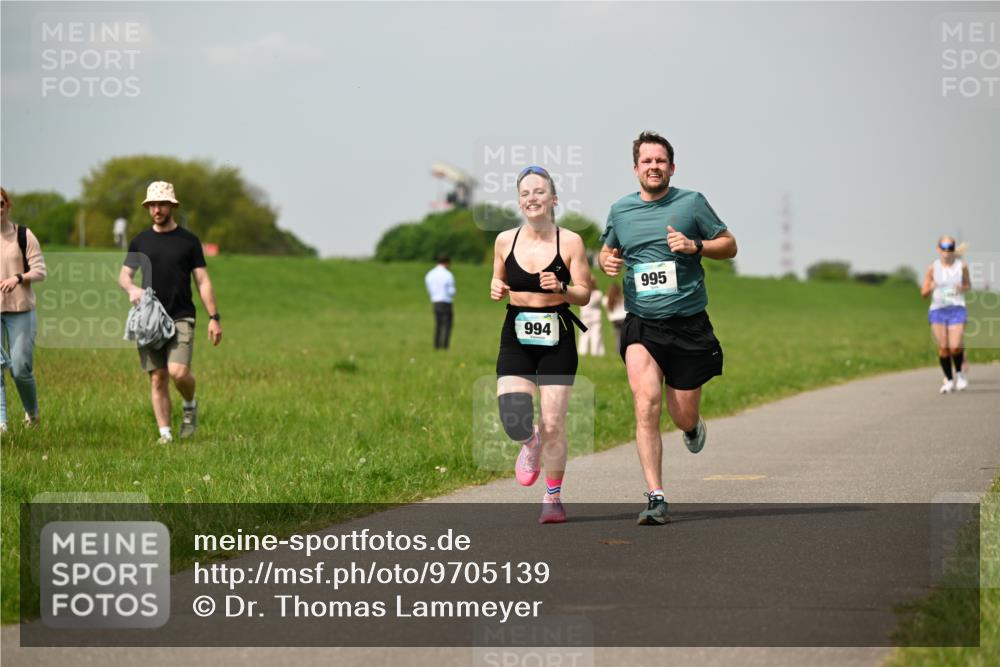 10.05.2026 - 8. Wedeler Halbmarathon Dr. Thomas Lammeyer http://msf.ph/oto/9705139 10.05.2026 11:53:20 Laufen 994, 995 meine-sportfotos.de