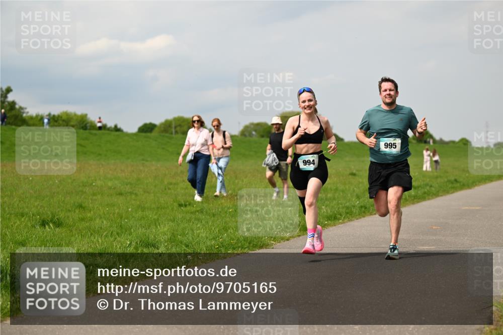 10.05.2026 - 8. Wedeler Halbmarathon Dr. Thomas Lammeyer http://msf.ph/oto/9705165 10.05.2026 11:53:22 Laufen 994, 995 meine-sportfotos.de