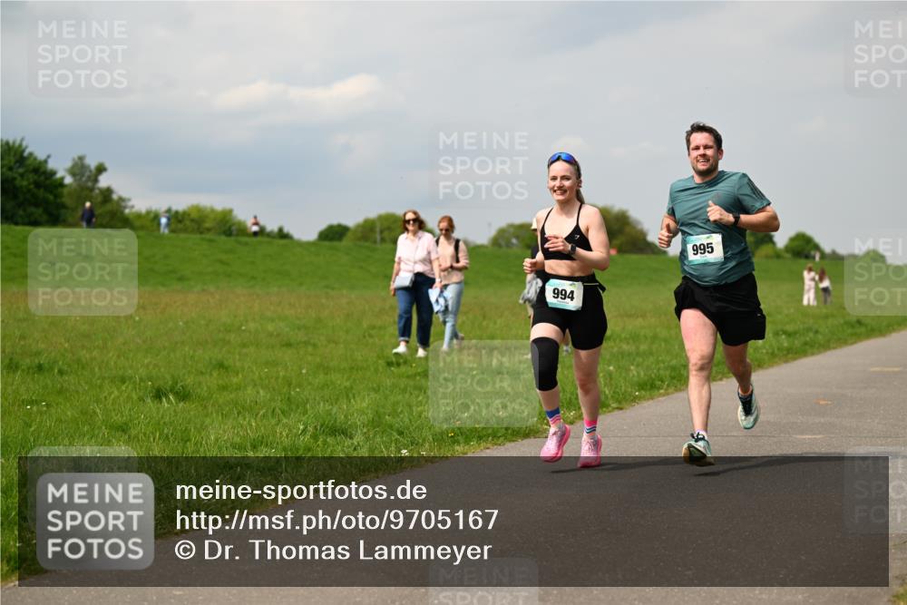 10.05.2026 - 8. Wedeler Halbmarathon Dr. Thomas Lammeyer http://msf.ph/oto/9705167 10.05.2026 11:53:22 Laufen 994, 995 meine-sportfotos.de