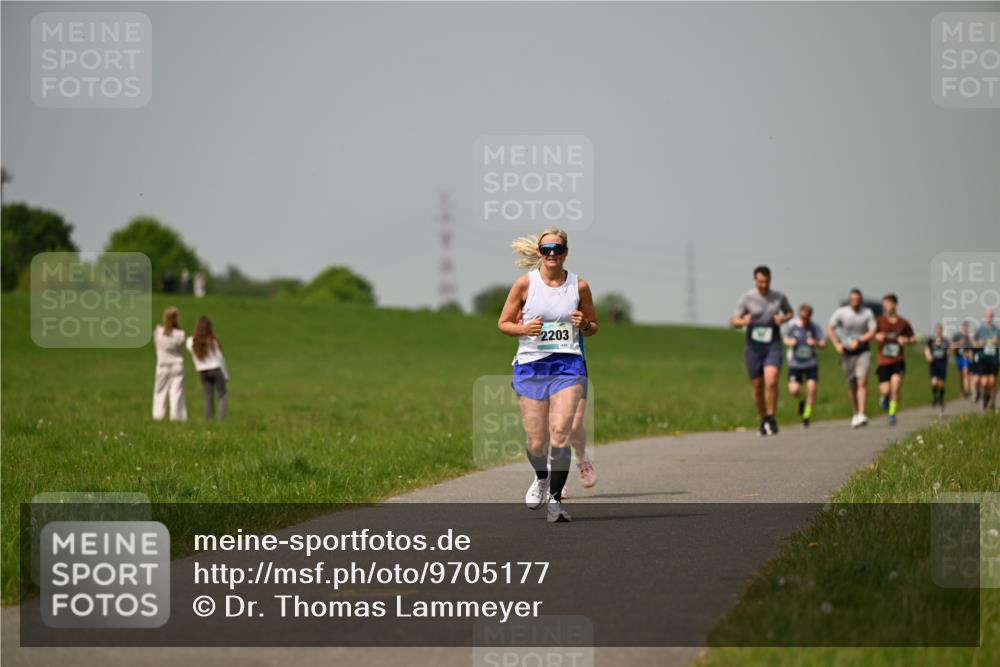 10.05.2026 - 8. Wedeler Halbmarathon Dr. Thomas Lammeyer http://msf.ph/oto/9705177 10.05.2026 11:53:24 Laufen 2203 meine-sportfotos.de