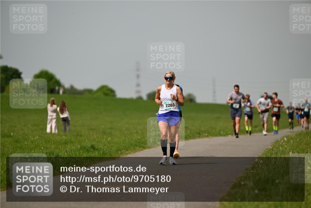10.05.2026 - 8. Wedeler Halbmarathon Dr. Thomas Lammeyer http://msf.ph/oto/9705180 10.05.2026 11:53:24 Laufen 2203 meine-sportfotos.de