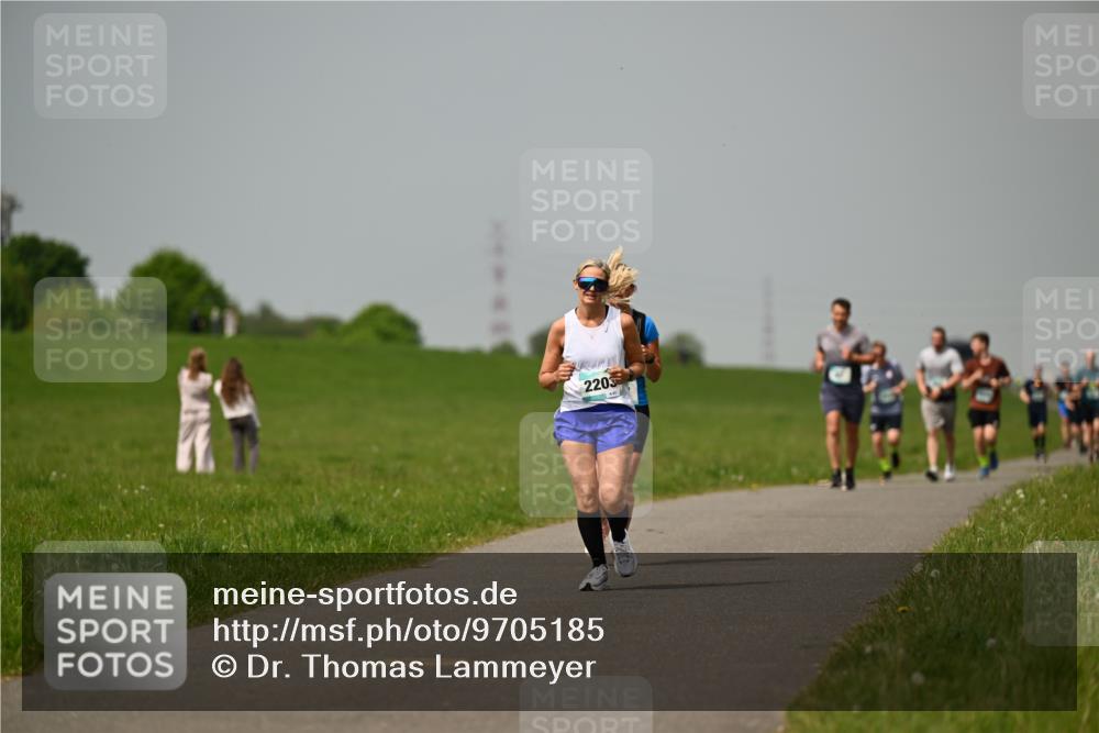 10.05.2026 - 8. Wedeler Halbmarathon Dr. Thomas Lammeyer http://msf.ph/oto/9705185 10.05.2026 11:53:24 Laufen 2203 meine-sportfotos.de