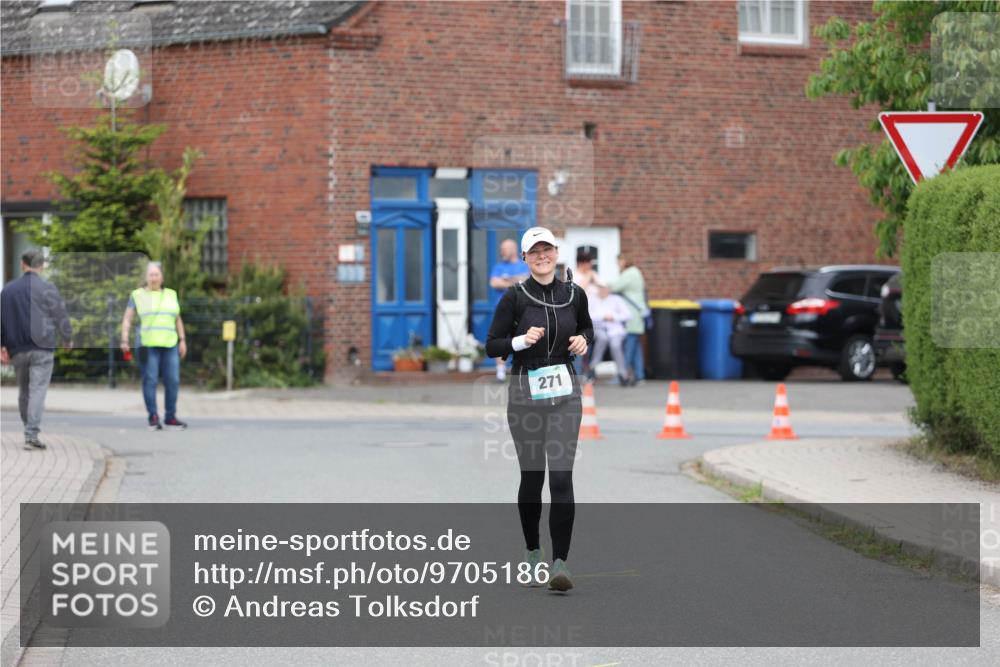 10.05.2026 - 8. Wedeler Halbmarathon Andreas Tolksdorf http://msf.ph/oto/9705186 10.05.2026 10:47:20 Laufen 271 meine-sportfotos.de