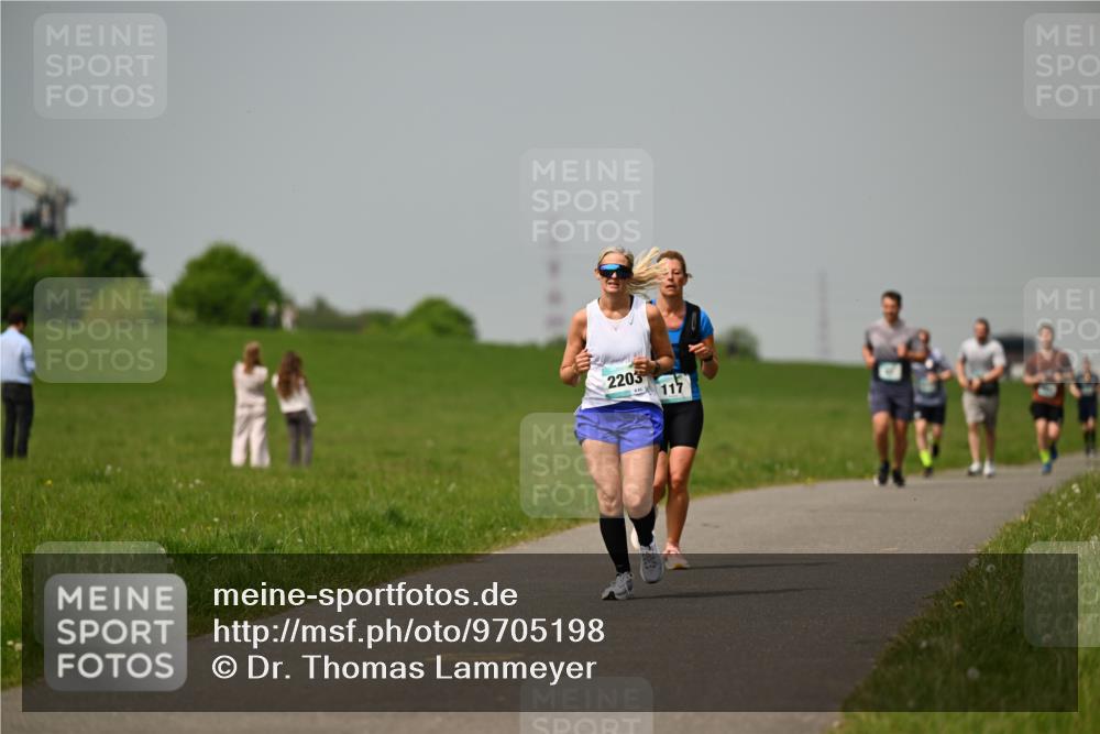 10.05.2026 - 8. Wedeler Halbmarathon Dr. Thomas Lammeyer http://msf.ph/oto/9705198 10.05.2026 11:53:25 Laufen 2203, 117 meine-sportfotos.de