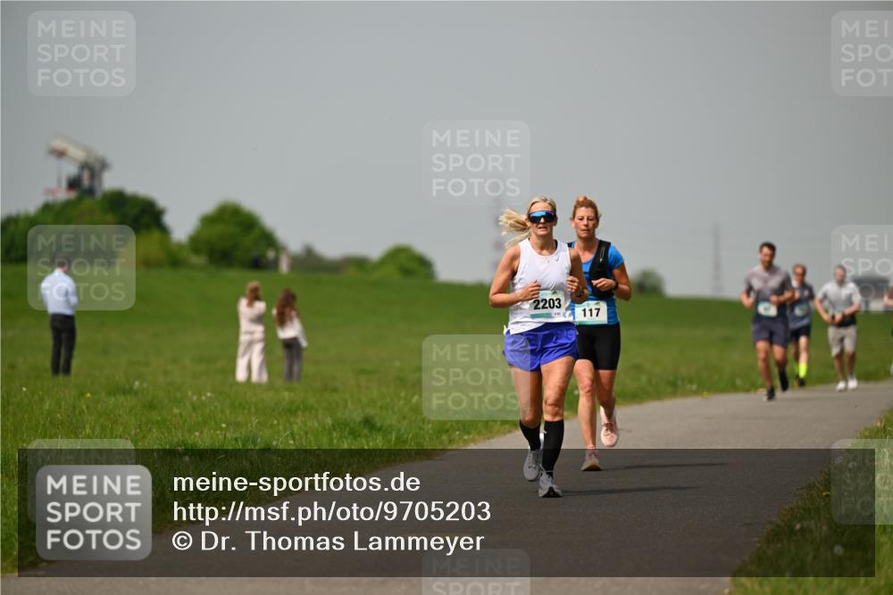 10.05.2026 - 8. Wedeler Halbmarathon Dr. Thomas Lammeyer http://msf.ph/oto/9705203 10.05.2026 11:53:25 Laufen 2203, 117 meine-sportfotos.de