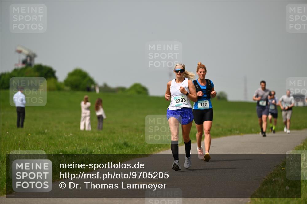 10.05.2026 - 8. Wedeler Halbmarathon Dr. Thomas Lammeyer http://msf.ph/oto/9705205 10.05.2026 11:53:26 Laufen 2203, 117 meine-sportfotos.de