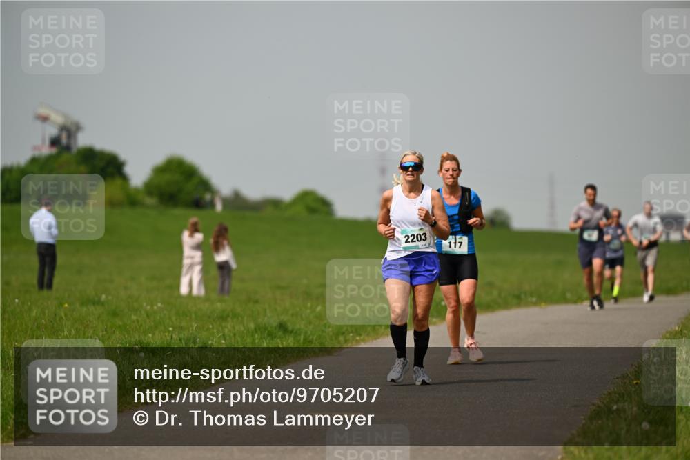 10.05.2026 - 8. Wedeler Halbmarathon Dr. Thomas Lammeyer http://msf.ph/oto/9705207 10.05.2026 11:53:25 Laufen 2203 meine-sportfotos.de