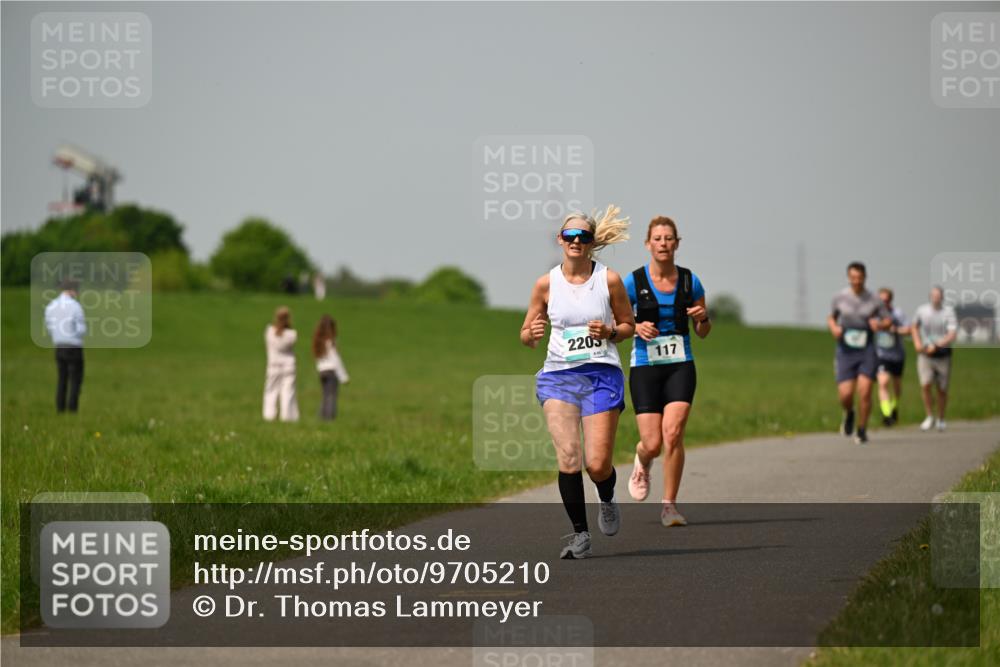 10.05.2026 - 8. Wedeler Halbmarathon Dr. Thomas Lammeyer http://msf.ph/oto/9705210 10.05.2026 11:53:26 Laufen 2203, 117 meine-sportfotos.de